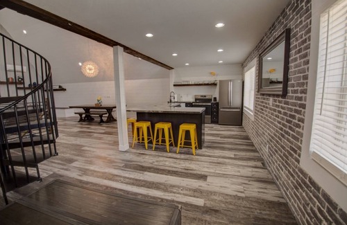 Dakota House | Renovated Barn Sure To Impress with Loft & Game Room!