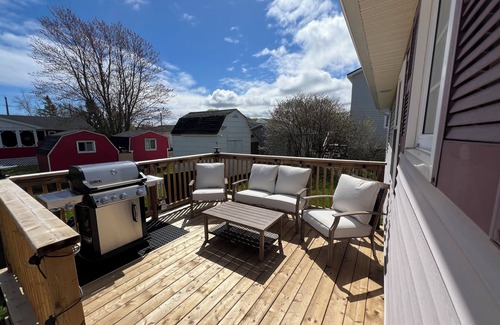 Pointe-du-Chene Cottage | Renovated Beach Retreat- The Pearl of Parlee!