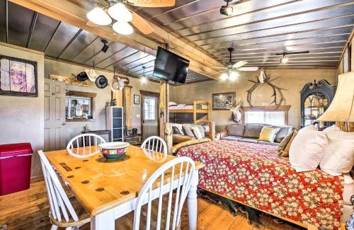 Perrysville Apartment | Renovated Bunkhouse on 12-Acre Horse Farm!