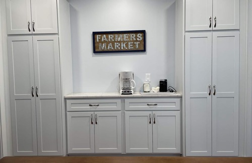 Marblehead House | Renovated Cottage in Central Lakeside