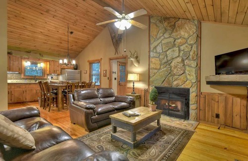 Ellijay Cabin | Renovated Cabin in a Gated River Community