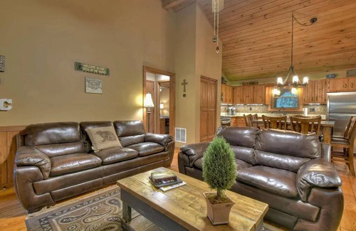 Ellijay Cabin | Renovated Cabin in a Gated River Community