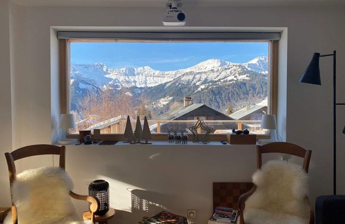 Crest-Voland Ski Chalet | Renovated Chalet for 12, 100m from Ski Slopes, 300m from Shops, Terrace, Parking, and WiFi Included