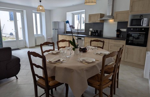 Challignac Cottage | Renovated Charentaise house with garden and terrace