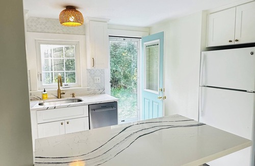 Sandwich Cottage | Renovated Charming 3-bedroom cottage in Sandwich with AC, WiFi