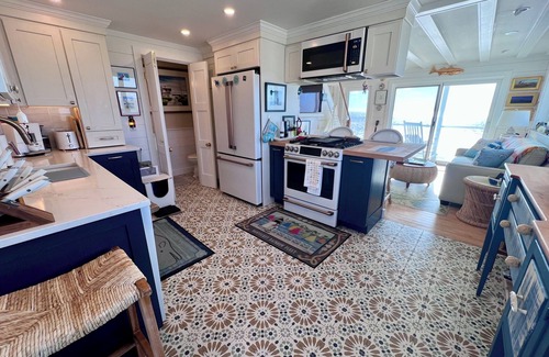 Cape Cod House | Renovated Coastal Beach Front Home On Cape Cod Bay (2391)