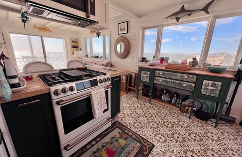Cape Cod House | Renovated Coastal Beach Front Home On Cape Cod Bay (2391)