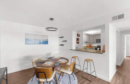 Vestavia Hills Condo | Renovated condo near Samford with full kitchen,W/D, parking and super fast Wi-FI