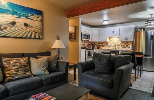 Avon Condo | Renovated Condo steps from the Beaver Creek shuttle!