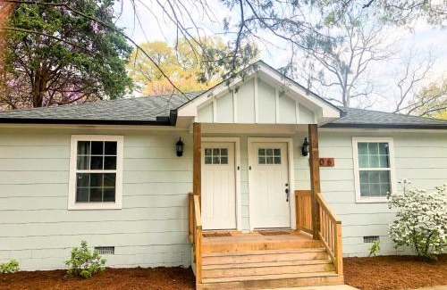 East Durham House | Renovated Cottage Minutes From Downtown