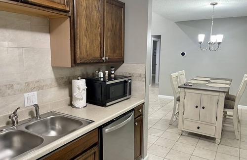 Fayetteville House | Renovated cozy and clean house near UofA