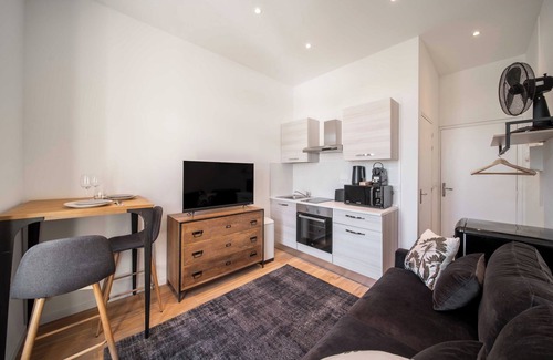 Prado - Republique Apartment | Renovated cozy studio in Cannes - 2 persons
