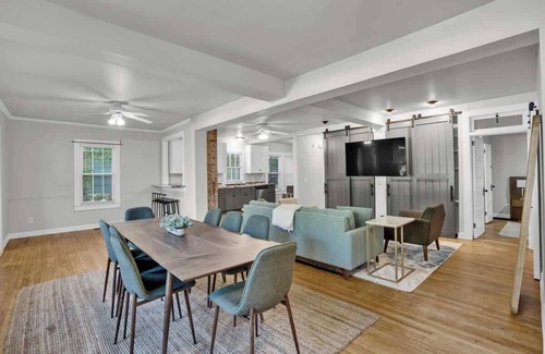 Rosewood House | Renovated, Downtown, King, Screened Porch, Stadium
