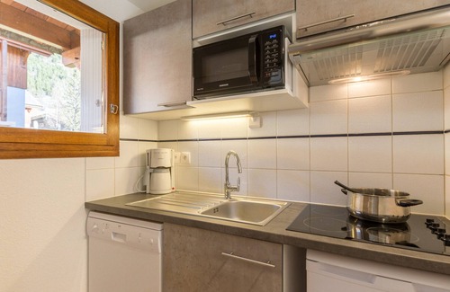 La Salle-les-Alpes Apartment | Renovated duplex chalet, shuttle to slopes, terrace, WIFI, pets OK