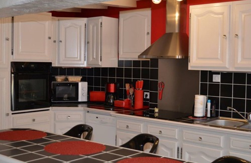 Bourgueil Cottage | Renovated Family Home in Vineyards, Modern Amenities, WiFi, Garden, Near Loire Châteaux