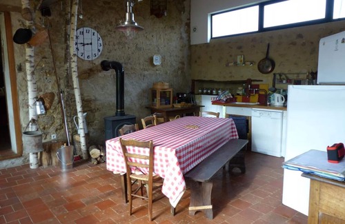 Beaune-d'Allier Cottage | Renovated farmhouse in Beaune-d'Allier with garden and pets allowed