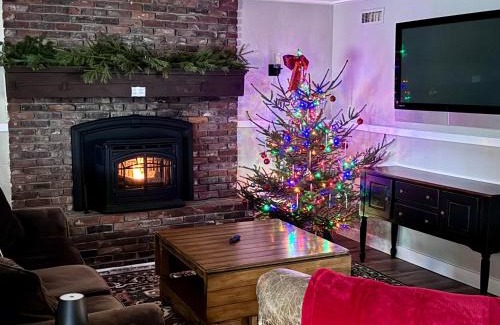 Twin Mountain House | Renovated farmhouse on snowmobile trail with firepit & mountain views 10 min from Bretton Woods
