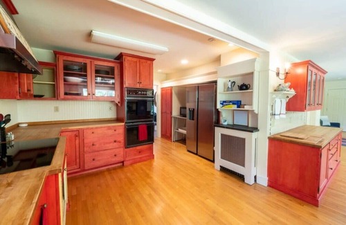 Williamstown House | Renovated, Five Bedrooms In Historic Williamstown