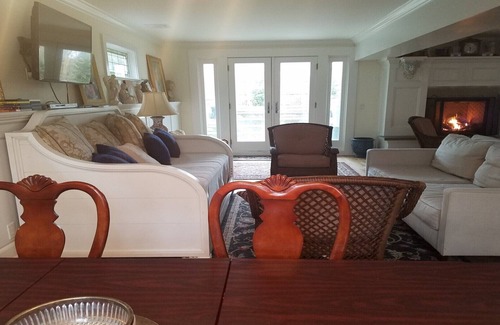 Southampton House | Renovated four bedroom home close to Southampton Village and Ocean Beaches.