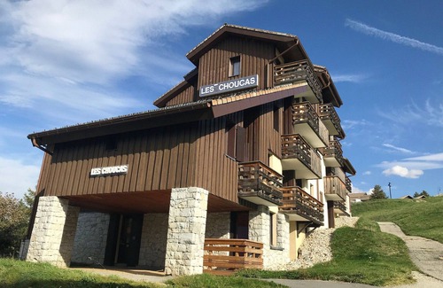 Montalbert Apartment | Renovated ski-in/ski-out apartment