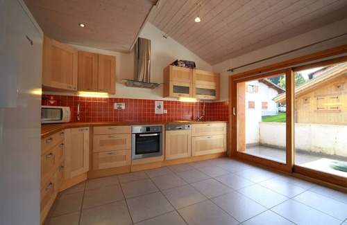 Les Carroz-d'Araches Apartment | Renovated Farmhouse: 6 Rooms, 12 Guests, Near Ski Bus & Pistes, Parking, WiFi, Close to Amenities