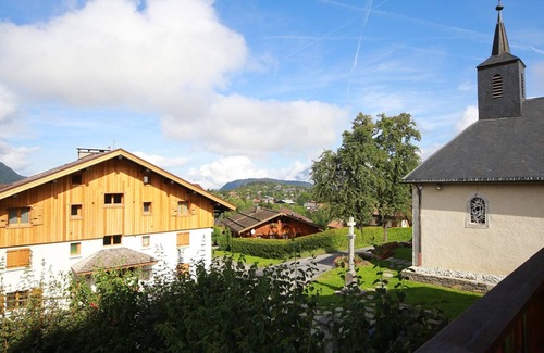 Les Carroz-d'Araches Apartment | Renovated Farmhouse: 6 Rooms, 12 Guests, Near Ski Bus & Pistes, Parking, WiFi, Close to Amenities