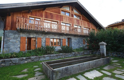 Les Carroz-d'Araches Apartment | Renovated Farmhouse: 6 Rooms, 12 Guests, Near Ski Bus & Pistes, Parking, WiFi, Close to Amenities