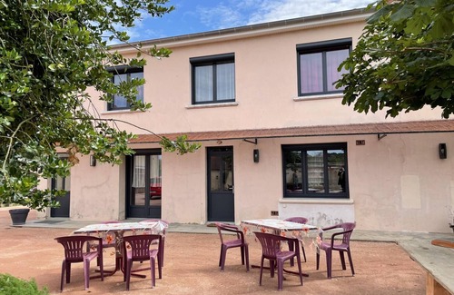 Pierrefitte-sur-Loire Cottage | Renovated cottage with garden and modern amenities in Pierrefitte-sur-Loire