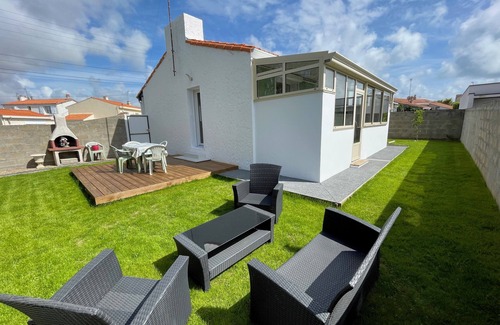 Les Sables d'Olonne House | Renovated house with garden and barbecue, near the beach