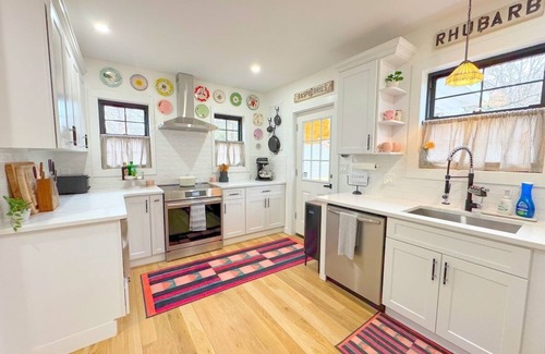 Woodstock House | Renovated home seconds from town