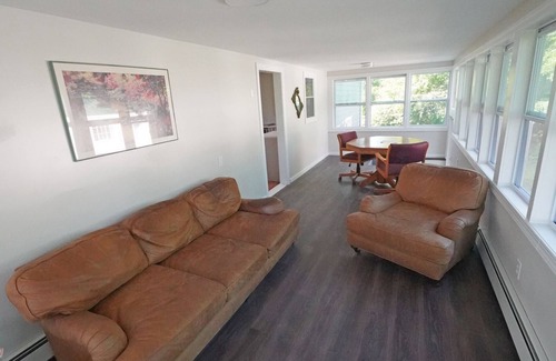 Saugerties House | Renovated home with spa access Steps from Cantine Field/HITS