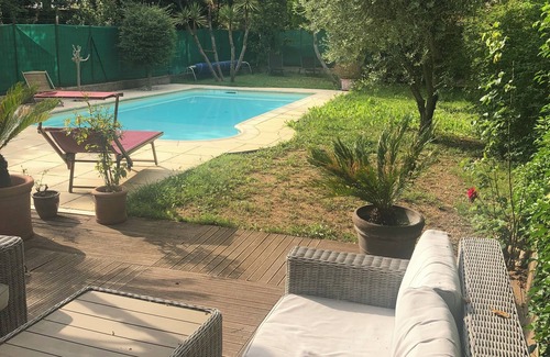 Saint-Paul-en-Foret Villa | RENOVATED HOUSE IN ST PAUL EN FORET