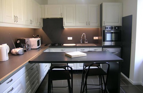 Urcay Cottage | Renovated house near the river, pets allowed, large garden