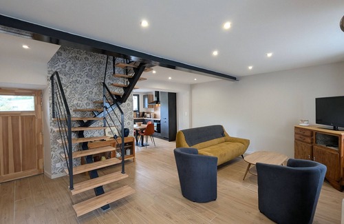 Polignac Cottage | Renovated house with terrace and balcony in Polignac