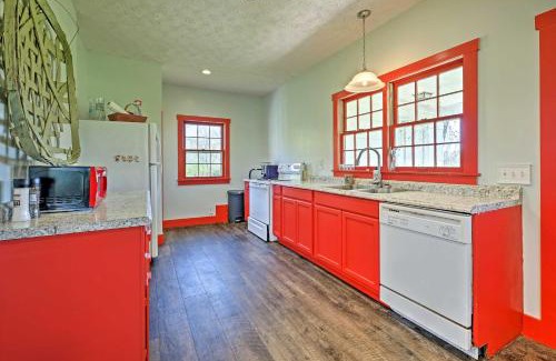 Plummers Landing House | Renovated KY Farmhouse Retreat with Pasture Views!