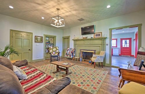 Plummers Landing House | Renovated KY Farmhouse Retreat with Pasture Views!