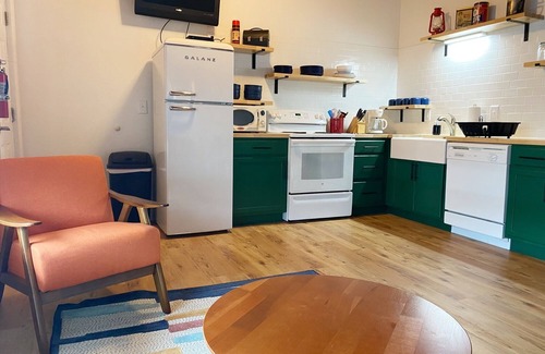 Camdenton Cabin | Renovated lakeside cabin with pool & resort amenities!