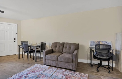 Huntsville Apartment | Renovated Modern Studio w Queen Bed—Merrimack Park