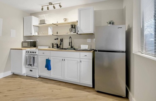 Huntsville Apartment | Renovated Modern Studio w Queen Bed—Merrimack Park