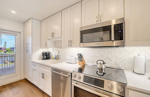 Siesta Key Condo | RENOVATED Oceanfront 2 Bedroom/2Bath Oasis