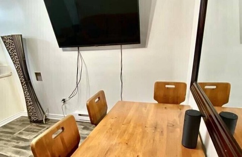 Downtown Gatineau House | Renovated Private Apartment near Ottawa - Clean & Quiet