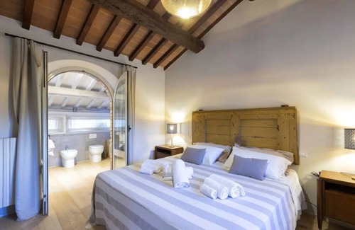 Fratticciola Other | Renovated & Relaxing Historical Cortona Farmhouse