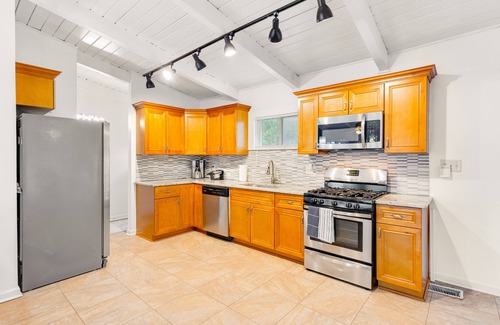 Buford Highway House | Renovated retreat with large deck, fireplace, & washer/dryer - dog-friendly