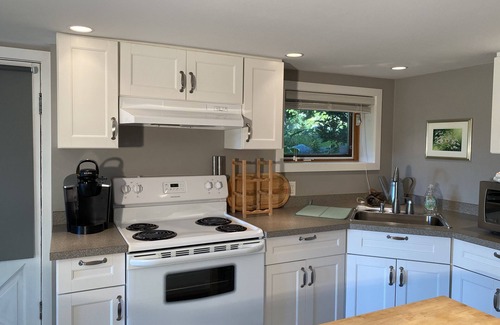 Central Lonsdale House | Renovated, spacious and bright North Shore garden oasis/one bedroom suite