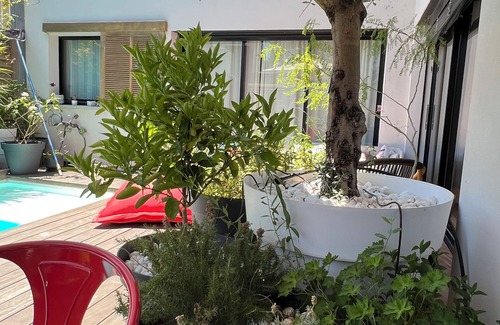 Cote Pavee House | Renovated studio for 8 people with swimming pool and garden in the heart of Toulouse