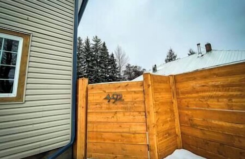 Historic Downtown Fernie Apartment | Renovated Suite - Downtown Fernie - Private