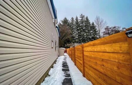 Historic Downtown Fernie Apartment | Renovated Suite - Downtown Fernie - Private