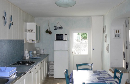 L'Epine House | Renovated traditional fisherman's cottage 250 m from the beach
