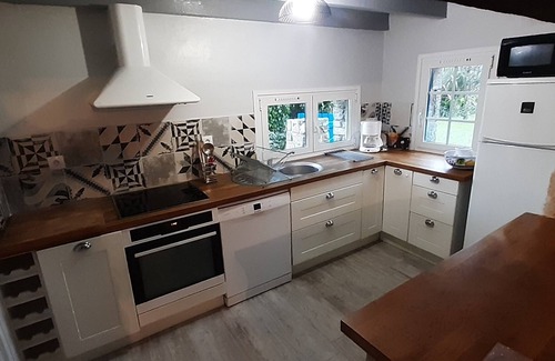 Plougoulm House | Renovated typical Breton house, 900 m from the beach *.