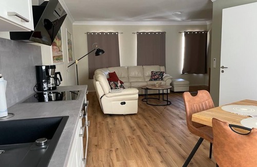 Mettlach House | Renoviertes Ferienhaus 115 qm, mit Ganzjährig Beheiztem Innenpool 28 C und Spa